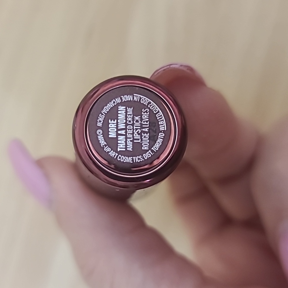 MAC Aaliyah Lipstick" More Than a Woman - Cool deep red" LIMITED EDITION - Picture 6 of 7
